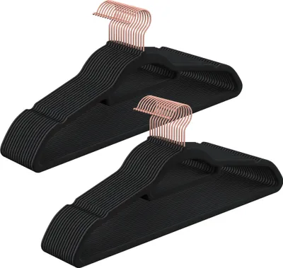 Produktbild von SONGMICS Samt-Kleiderbügel, 30 Stück, Anti-Rutsch, Jackenbügel, drehbarer Haken in Roségold, Dicke 0,6 cm, platzsparend, 45 cm lang, für Jacken, Hemden, Röcke, Hosen, Krawatten, schwarz CRF21BK30