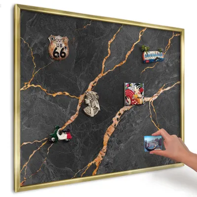 Produktbild von Magnettafel 80x60 cm mit goldenem Rahmen - Magnetische Metalltafel, Magnetpinnwand zur Wandmontage für Wohnzimmer, Küche, Flur, Kinderzimmer und Büro - Marmorbänder
