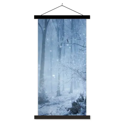 Produktbild von MuchoWow® Textilposter Wald - Winter - Schnee 90x180 cm mit schwarzem Rahmen - Dekoration Wohnzimmer