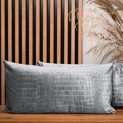Produktbild von MG Design 2er Set Kissenbezüge 40 x 80 cm in Silber - mit Reißverschluss, strukturstark mit Kroko-Prägung, weich & pflegeleicht
