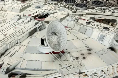 Produktbild von Revell 06718 Millennium Falcon Star Wars Modellbausatz 1:72