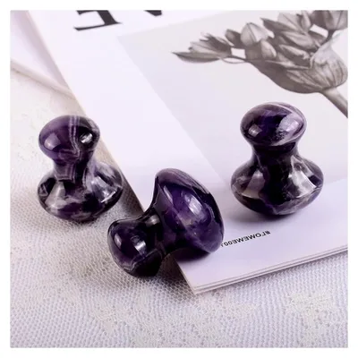 Produktbild von Gua Sha Stein aus Amethyst, Pilzform, Massagegerät in Lila