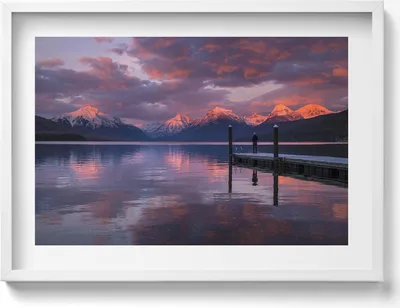Produktbild von Bergsee und Wolken– Wandbild mit Rahmen – Gerahmtes Bild  – Wanddekoration – 70x50 cm –  Weiß Rahmen