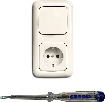 Produktbild von Busch Jäger Lichtschalter Wechselschalter AN/AUS 2000/6 US und Steckdose 20EUC-212 im 2-fach Rahmen in DURO2000 cremeweiß glänzend inklusive EBROM Phasenprüfer zur Montage der Geräte (6523 U – 102)
