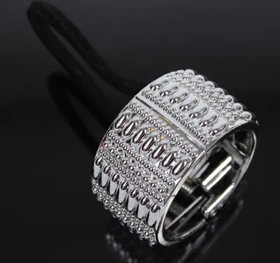 Produktbild von Kompakter Haarring mit schönem Muster und integriertem Ring, Ø 3,1 cm, Höhe 2,1 cm