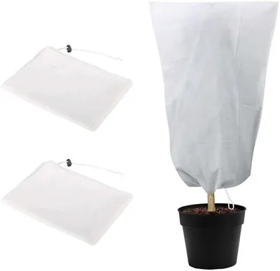Immagine prodotto di Copertura protettiva invernale Unyqoos® da 120 x 180 cm, realizzata in tessuto non tessuto traspirante da 80 g/m² con cerniera e cordoncino – protezione dal gelo e dai raggi UV