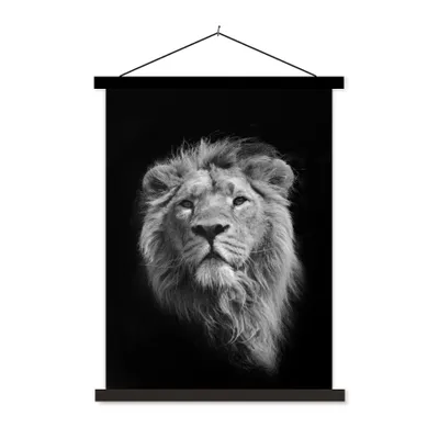 Produktbild von MuchoWow® Textilposter Löwe - Porträt - Schwarz - Weiß 120x160 cm mit schwarzem Rahmen - Magnetischer