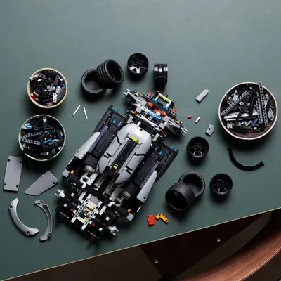 Zdjęcie produktu dla LEGO 42156 Technic PEUGEOT 9X8 24H Le Mans Hybrid Hypercar, Kultowy Model Samochodu Wyścigowego w Skali 1 : 10, Zestawy Konstrukcyjne dla Dorosłych, Prezent dla Taty, Męża, Brata