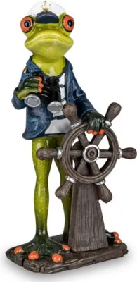 Figur eines Frosches, der als Seefahrer verkleidet ist. Figur ist detailreich und wirkt humorvoll.