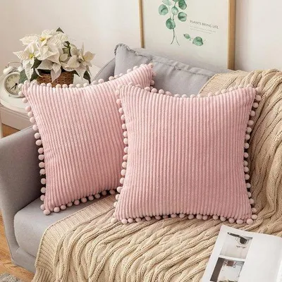 Produktbild von Unyqoos® 2er-Set Kissenbezüge – weiche Plüsch- & Samt-Kissenhülle, 60 x 60 cm, Weiß, gestreift mit Bommel & verdecktem Reißverschluss