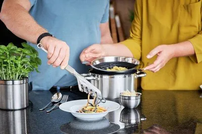 Produktbild von Famanu Spaghettizange 30 cm - hochwertiger Pastaschepper aus Edelstahl