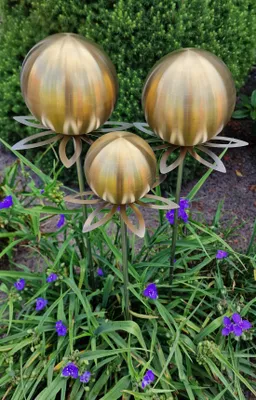 Produktbild von Blütenzauber Paris Rosenkugel 15/15/10 cm Edelstahl gold matt gebürstet Gartenstecker mit Stab 80 cm