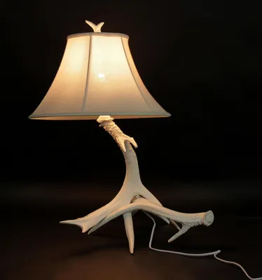 Produktbild von Tischlampe 66 cm Creme Weiß aus Resin in Geweih Optik Landhaus Tischleuchte