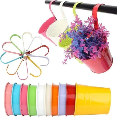 Image de Lot de 10 pots de fleurs suspendus en métal de 10 cm avec crochets amovibles - Jardinières colorées pour clôtures, jardins, balcons et balustrades - Accessoires de décoration
