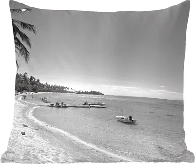 Produktbild von MuchoWow® Zierkissen Sofakissen Wohnzimmer Dekokissen 50x50 cm Der Strand von Mo'orea in Schwarz und Weiß - Komfort - Sofakissen