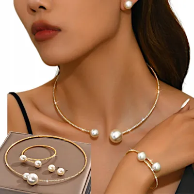 Image de Parure de bijoux : boucles d'oreilles, collier et bracelet en or, pour mariage, avec strass et perles
