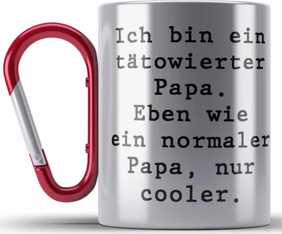 Produktbild von Trendation - Tattoo Papa Geschenk Edelstahl Tasse Karabiner Vater Vatertag Geschenkidee Vatertagsgeschenk von Sohn Tochter Lustige Sprüche Karabiner Edelstahl Tasse Karabiner Edelstahl Papa Lustig (Rot)