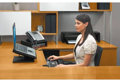 Produktbild von Fellowes Designer Suites, Laptop-Ständer, Schwarz, Kunststoff, 43,2 cm (17"), 11,3 kg, FIRA International, EN ISO 9241-5