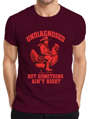 Productafbeelding van "Undiagnosed But Something Ain't Right Cowboy Huhn Western" - Grappig heren T-shirt, bordeauxrood, maat L