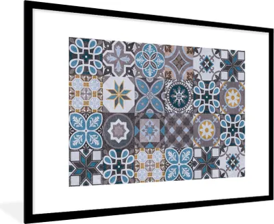 Produktbild von MuchoWow® Gerahmtes Poster Blumen - Muster - Blau - Braun 90x60 cm - Poster mit Schwarzem Bilderrahmen Wandposter Rahmen Foto Bilder - Wanddekoration - Fotos