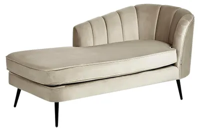 Produktbild von Chaiselongue aus Samt in Beige, links mit Muschelform und schwarzen Metallbeinen