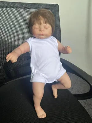 Zdjęcie produktu dla Lalka "Timothy", realistyczna lalka dla dzieci, wzrost 50 cm, przedstawiająca śpiącego niemowlaka. Lalki Genesis, ręcznie malowane, z trójwymiarową skórą i widocznymi naczyniami krwionośnymi. Realistyczne lalki dla dzieci