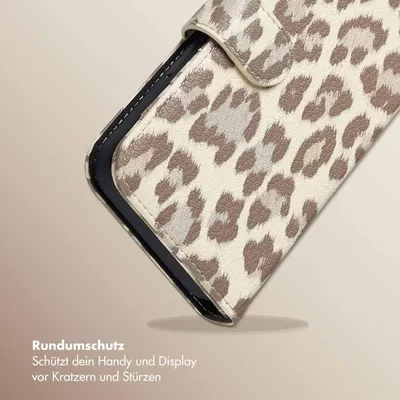 Produktbild von Selencia Sabi Klapphülle mit Leopardenmuster iPhone 16e - Soft Ivory