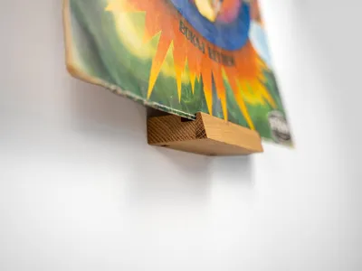 Produktbild von Plattenhalter Wandmontage aus Massivholz, Vinyl Wandhalter für LP, Eiche Walnuss Buche, für Schallplatten