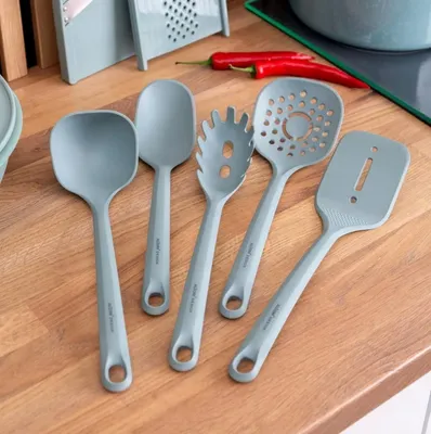 Produktbild von Altom Design Kochlöffel mit Messskala Salbei Küchenhelfer