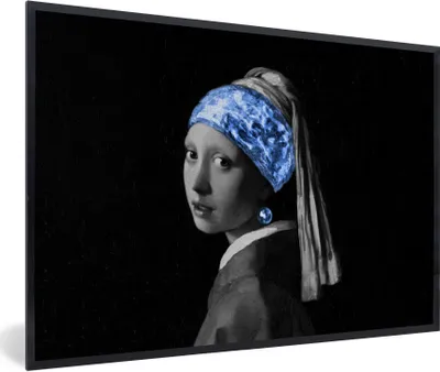 Produktbild von MuchoWow® Gerahmtes Poster Das Mädchen mit dem Perlenohrring - Vermeer - Blau 90x60 cm - Poster mit Schwarzem Bilderrahmen Wandposter Rahmen Foto Bilder - Fotorahmen - Foto-Plakat
