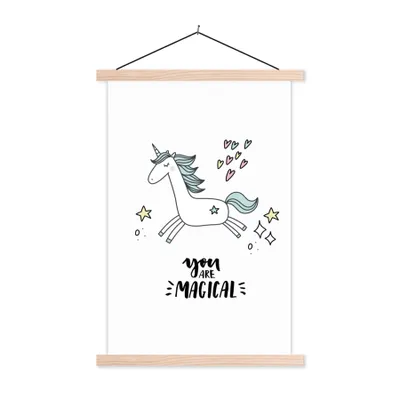 Produktbild von MuchoWow® Textilposter Einhorn - Kinder - Zitate - Du bist magisch - Mädchen 120x180 cm mit holzfarbenen Rahmen - Textil-Plakat
