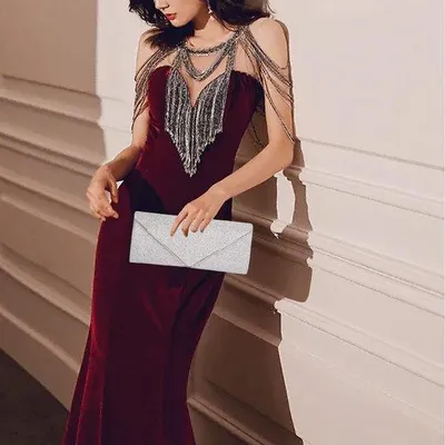 Productafbeelding van Ibenzoa® Glanzende clutch met pailletten, avondtas, 25x5x10 cm, met afneembare metalen ketting van 120 cm, magneetsluiting, V-vormige metalen applicatie, voering van vliesdoek/polyester