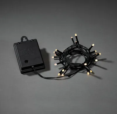 Produktbild von Konstsmide LED Lichterkette, mit an/aus Schalter, mit Lichtsensor und 6h und 9h Timer, gefrostet, 20 warm weiße Dioden, batteriebetrieben, Außen (IP44), schwarzes Kabel, Batterie: 4 x AA 1,5V (exkl.) - 3722-130