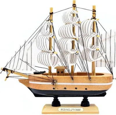 Image de Petit voilier en bois de 16 cm, décoration maritime