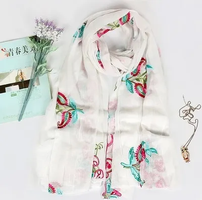 Produktbild von Halstuch FL-12116 - Weiß mit Blumenmuster KP12116