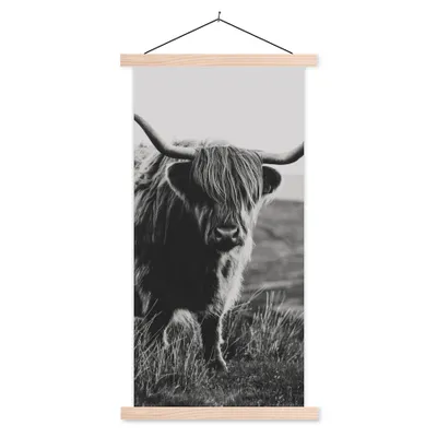 Produktbild von MuchoWow® Textilposter Schottischer Hochlandbewohner - Natur - Kühe - Tiere - Schwarz und weiß 60x120 cm mit holzfarbenen Rahmen - Holz