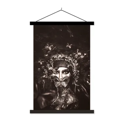 Produktbild von MuchoWow® Textilposter Frau - Farbe - Schwarz - Weiß 60x90 cm mit schwarzem Rahmen - Poster Wohnzimmer
