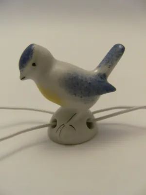Produktbild von Porzellan Tropfenfänger Meise, handbemalt für Kaffee- oder Teekannen, Figur Vogel