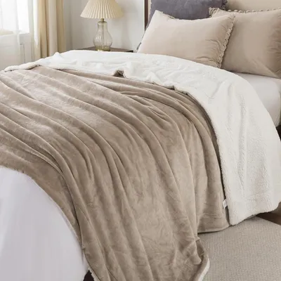 Produktbild von Kuscheldecke aus Sherpa und Fleece, 220 x 240 cm, Beige