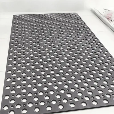 Obrázok produktu pre Protisklzová podložka pod sprchu, 60x90 cm, sivá, vyrobená z TPE, s prísavkami a odtokovými otvormi