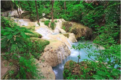 Produktbild von Wallario Wandbild Verborgener  Wasserfall  in  einem  tropischen  Wald, Größe: 61 x 91,5 cm, Poster mit rahmenlosen Bildhalter