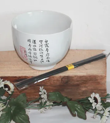 Produktbild von Große Reisschale mit Holz-Essstäbchen im Asia-Stil, cremeweiß, mit asiatischen Schriftzeichen