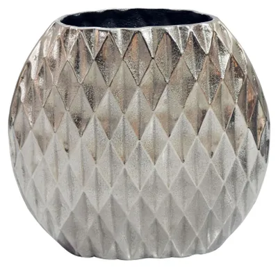 Design-Tischvase aus Aluminium in Silber mit durchgehendem Rautenmuster, Gesamtansicht.