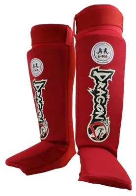 Immagine prodotto di DragonDo 40610: Protezioni per tibia e malleolo in neoprene, approvate da IFMA. Protezioni per le gambe professionali per Muay Thai e kickboxing, antiscivolo, resistenti agli urti e di qualità ufficiale per competizioni (Rosse, taglia M)
