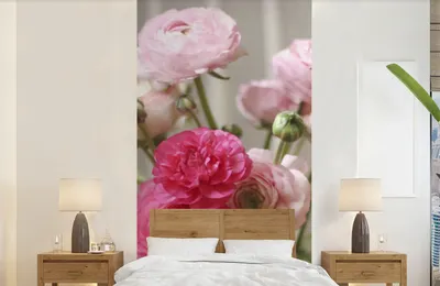 Produktbild von MuchoWow® Fototapete für Wohnzimmer oder Schlafzimmer Wandtapete Vinyl Motivtapete Rosa Butterblumen auf einem unscharfen Hintergrund - 120x240 cm - Hintergrundbild