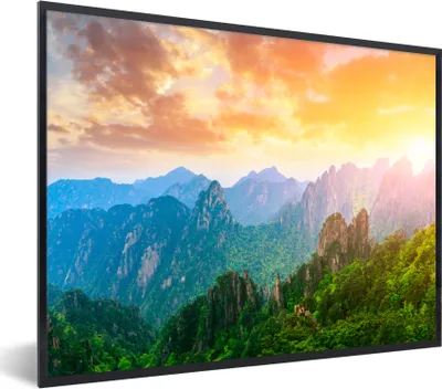 Produktbild von MuchoWow® Gerahmtes Poster Berge - Bäume - Sonnenuntergang - Natur 80x60 cm - Poster mit Schwarzem Bilderrahmen Wandposter Rahmen Foto Bilder - Schwarzem - Mit Gestell