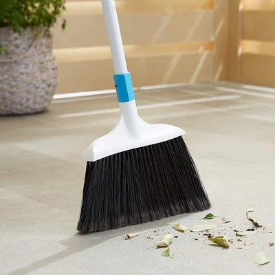 Obrázok produktu pre Tvrdá kefa – modrá a biela – s dlhou rukoväťou