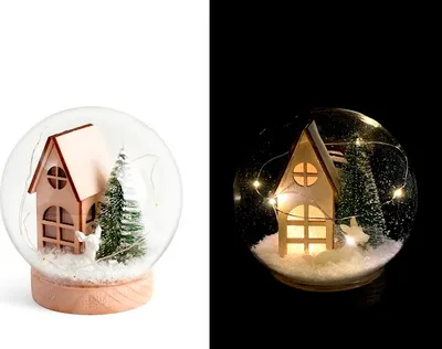 Obrázok produktu pre Vianočná sklenená guľa s LED na drevenom podstavci, výška 13 cm.