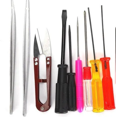 Immagine prodotto di Set di strumenti per la manutenzione delle macchine da cucire overlock Famanu – Kit completo per una cucitura precisa