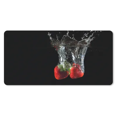 Produktbild von MuchoWow® Schreibtischunterlage Erdbeeren - Obst - Wasser - Schwarz - Rot 80x40 cm - XXL Mauspad - Gaming Mauspad